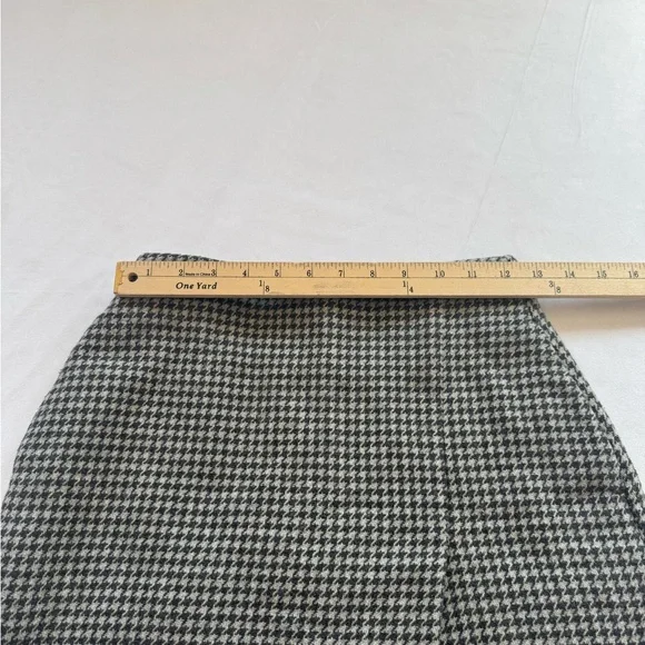 Uniqlo Monochrome Houndstooth Mini Skirt - Picture 6 of 11
